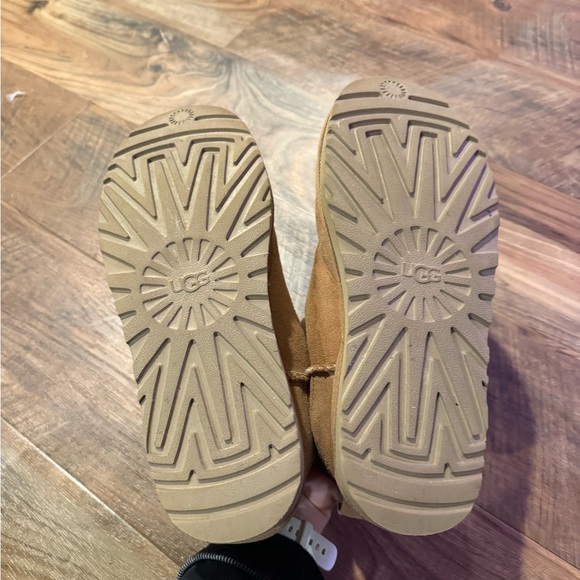 UGG Classic Ultra Mini Chestnut size 8 - Picture 3 of 3